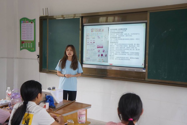 一幅彩鉛畫，繪就心靈深處的那一抹陽光——崇陽啟明星志愿服務(wù)隊(duì)