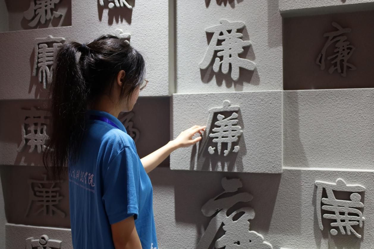 青春人科進(jìn)行時(shí)：廉風(fēng)拂酉陽，青夢(mèng)照心揚(yáng)