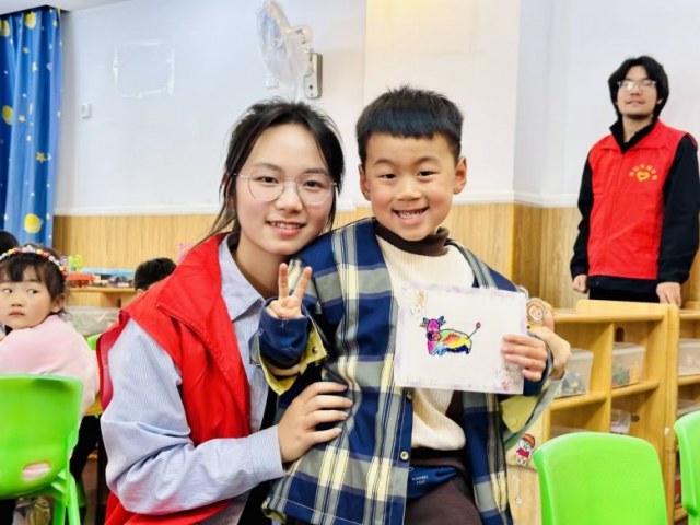 湖文學(xué)子宣講古今相通、攜手繪畫