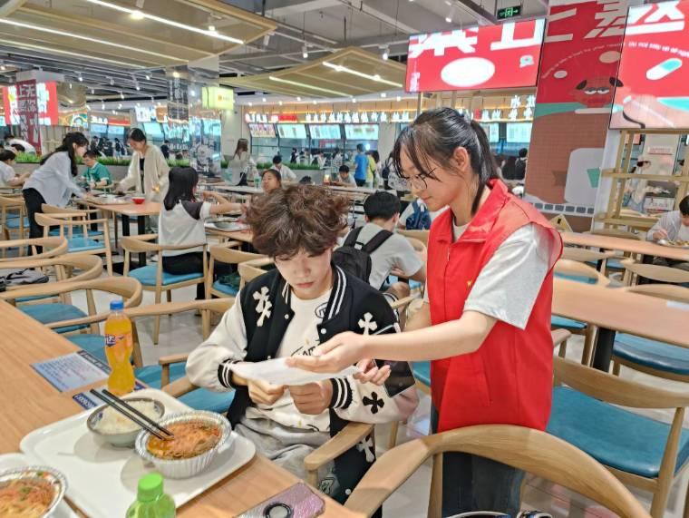 食品與生物工程學(xué)院青年志愿者協(xié)會(huì)積極開展“全國城市節(jié)水宣傳周”志愿活動(dòng)