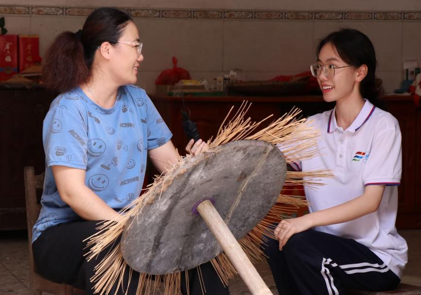 學(xué)藝花竹帽，織夢民族情