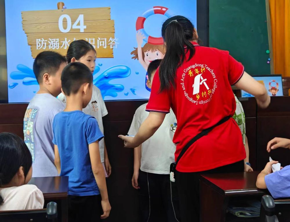 以教興農(nóng)，以愛筑夢
