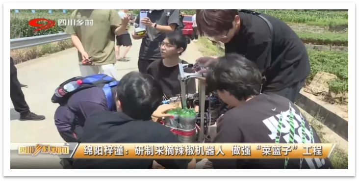 科技與田野的碰撞——辣椒采摘機(jī)下鄉(xiāng)記?