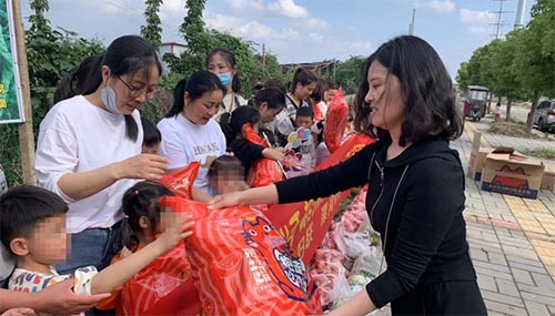 漯河市婦聯(lián)、漯河市六院聯(lián)合開展“大手牽小手 相約采摘園”親子社會(huì)實(shí)踐活動(dòng)