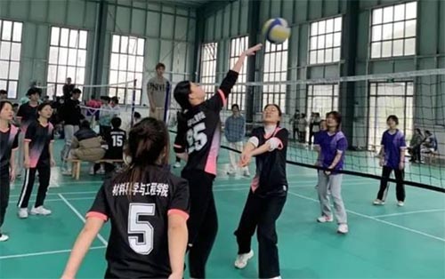 飛揚(yáng)的青春，不屈的精神
