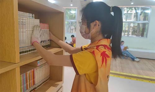 商學(xué)院5月20日開展“共沐書香，閱見美好”志愿活動(dòng)