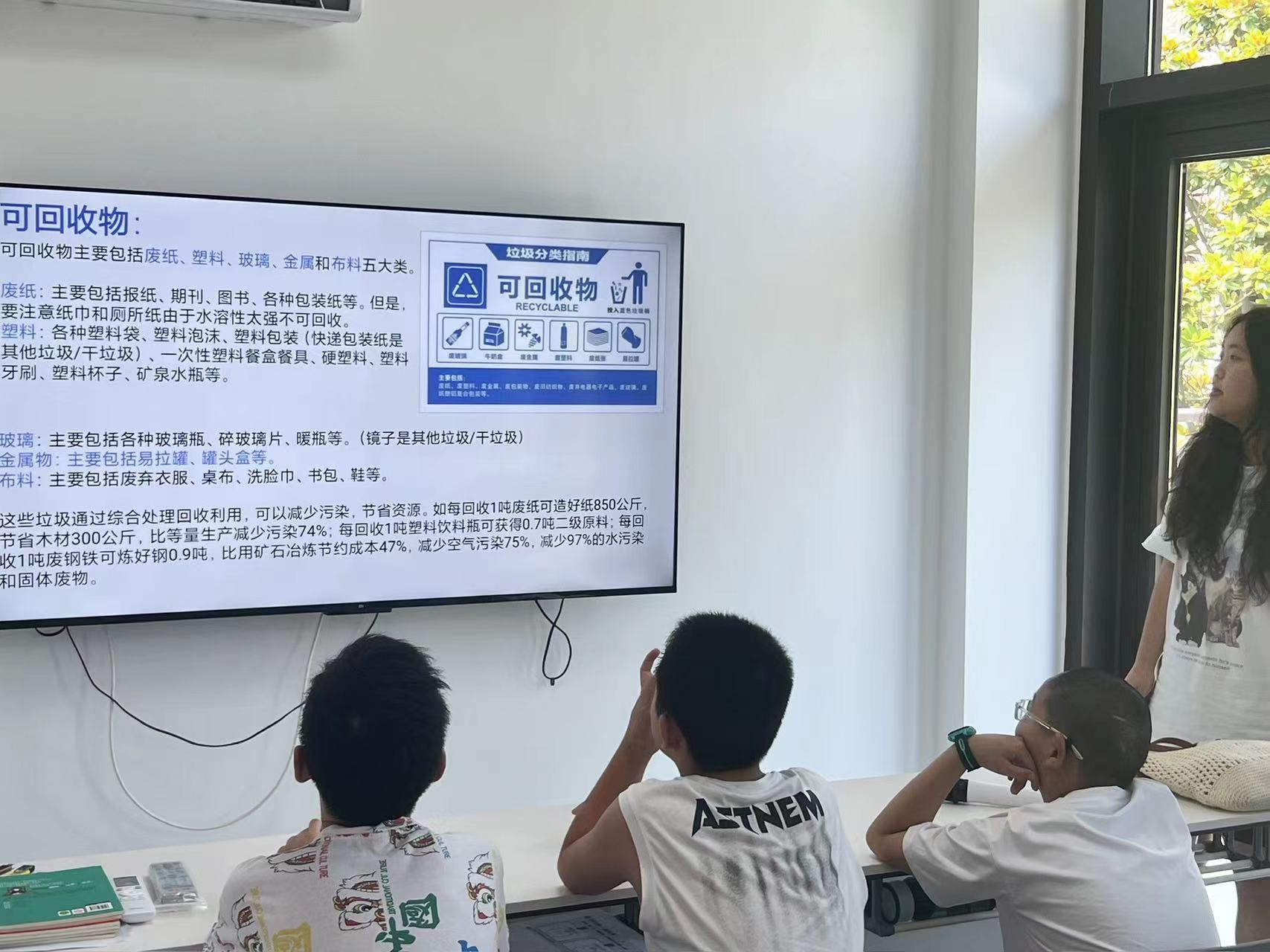 垃圾分類新時尚，綠色生態(tài)共暢享。