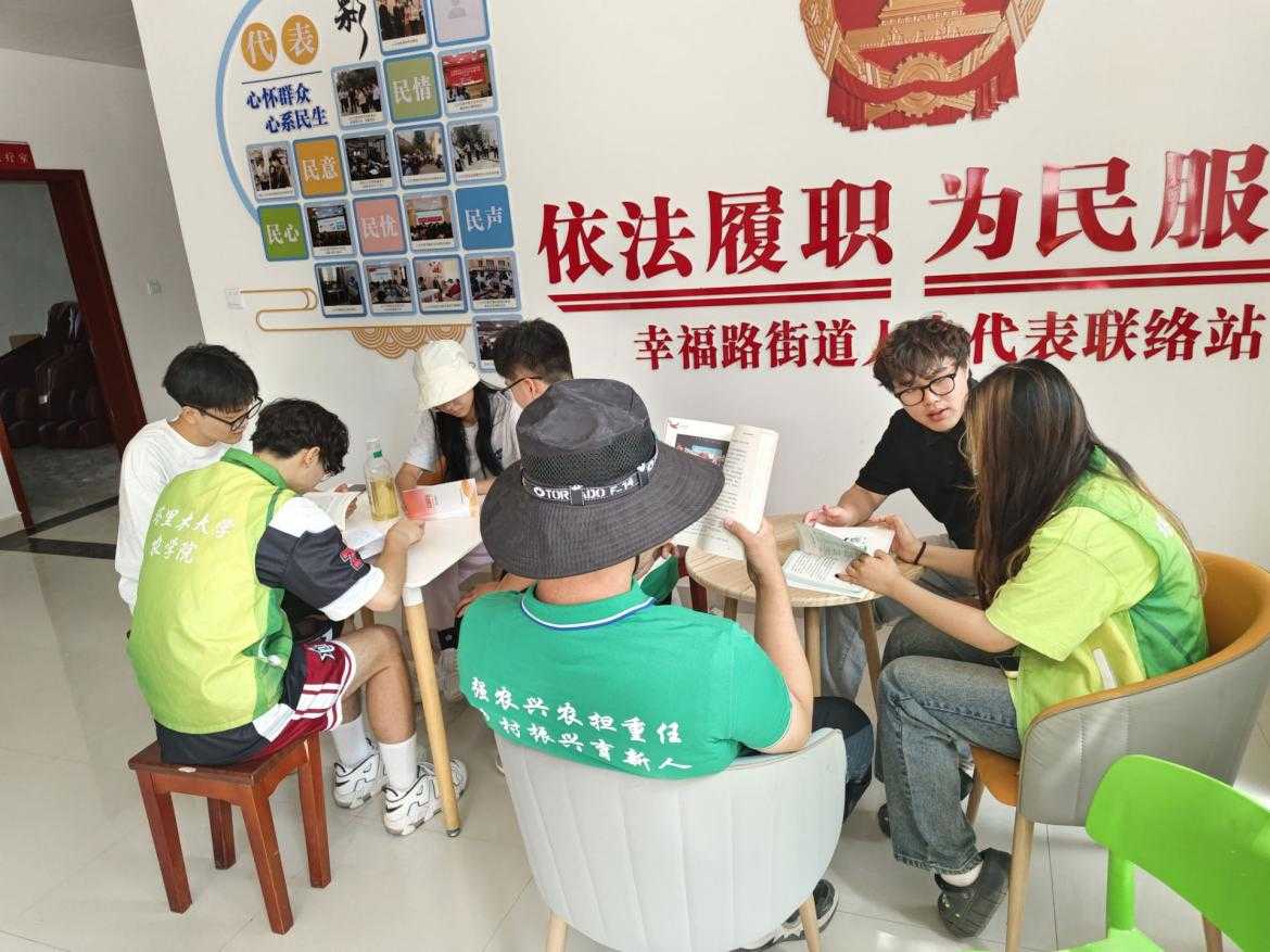 胡楊學子邊疆行，除塵凈土掃家園