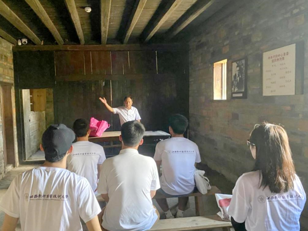 江西軟件職業(yè)技術大學數(shù)字經濟產業(yè)學院“江軟吉先鋒”