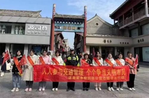 滿(mǎn)城盡飄“志愿紅”