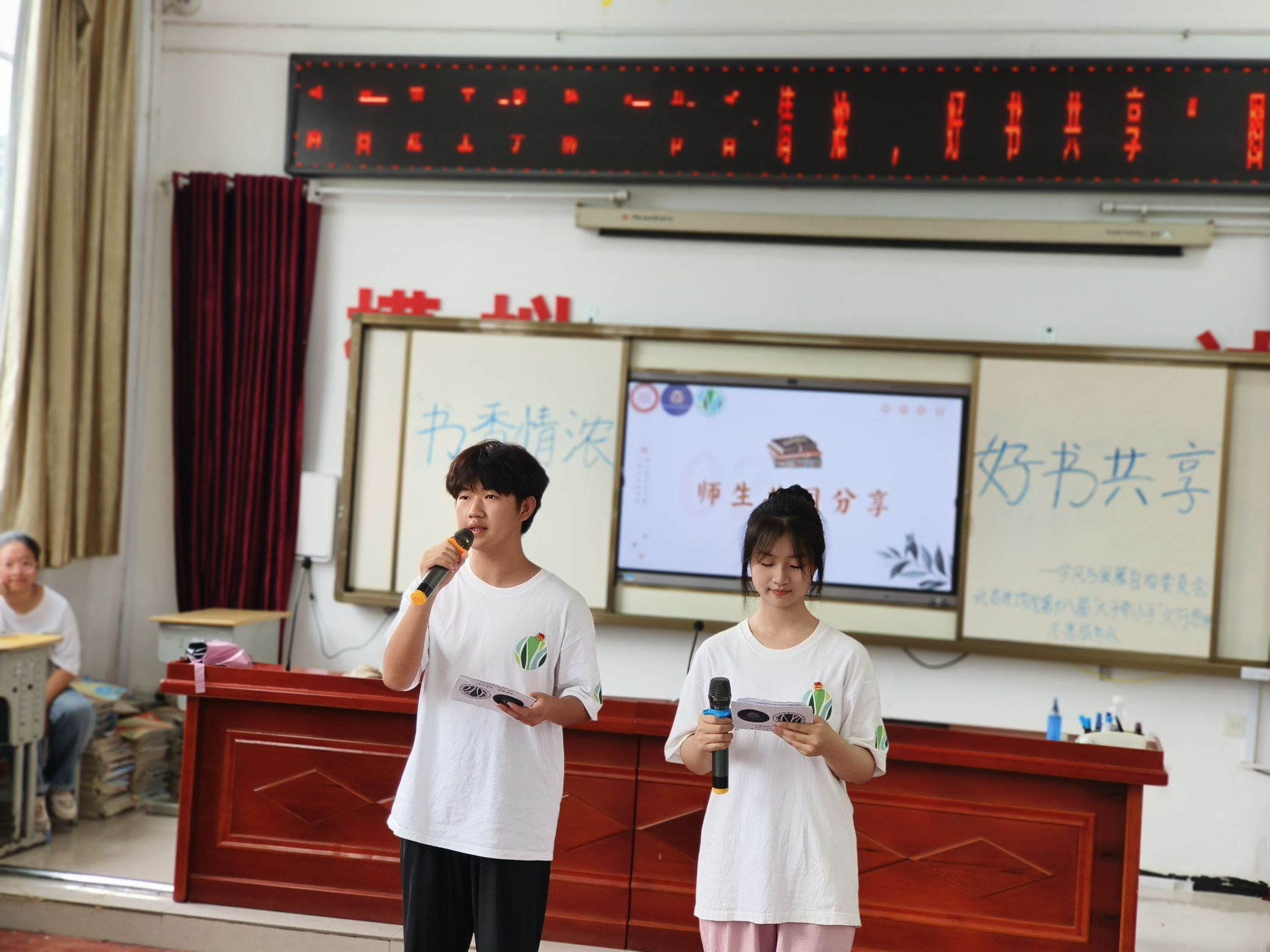 武昌理工學院三下鄉(xiāng)：書香情濃，好書共享