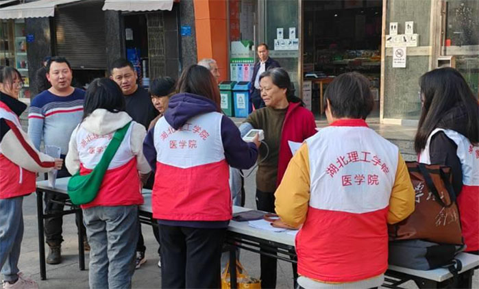 “醫(yī)療衛(wèi)生 疾病預(yù)防”進(jìn)白馬山社區(qū)志愿活動