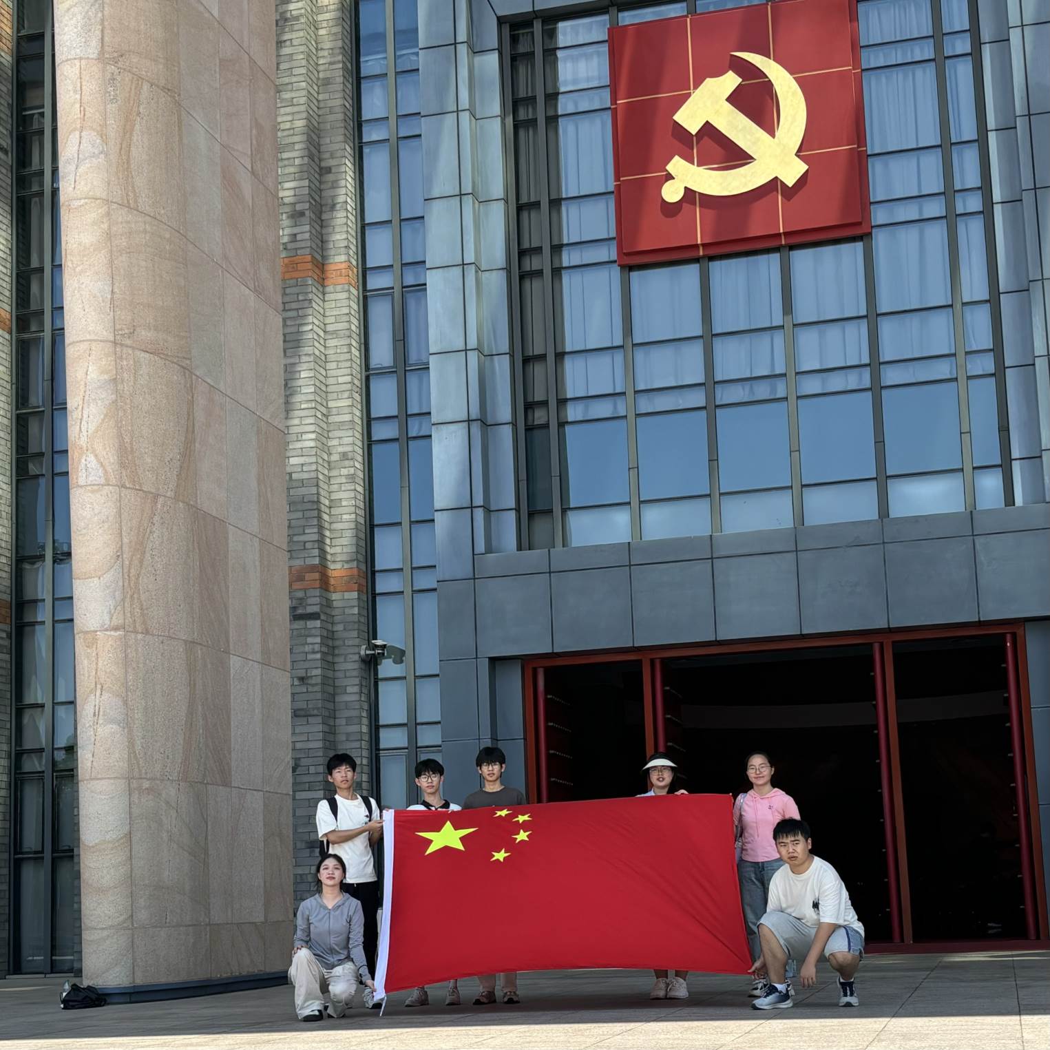 “以紅色革命文化為引，推廣普通話，共筑鄉(xiāng)村振興夢”--浙經(jīng)院學子實踐調(diào)研圖